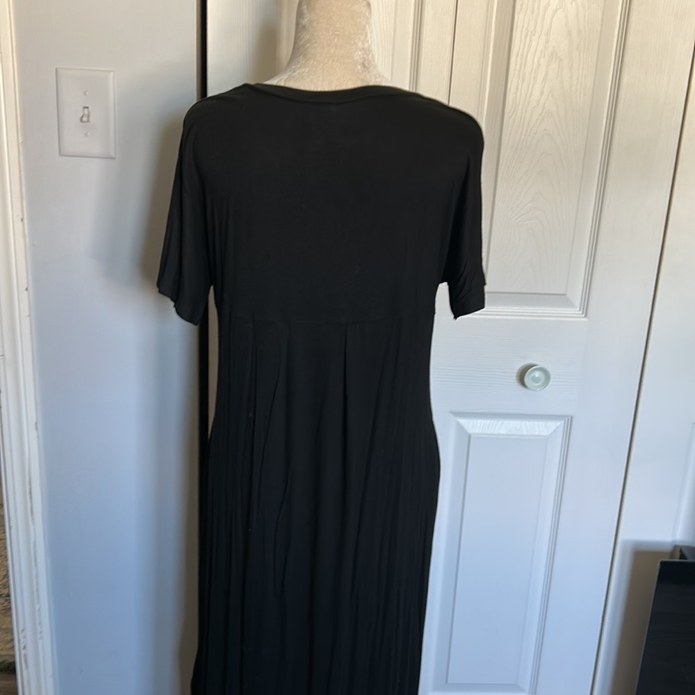 Black V-neck Maxi Dress - Picture 4 of 10